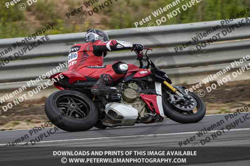 cadwell no limits trackday;cadwell park;cadwell park photographs;cadwell trackday photographs;enduro digital images;event digital images;eventdigitalimages;navarra;no limits trackdays;peter wileman photography;racing digital images;trackday digital images;trackday photos